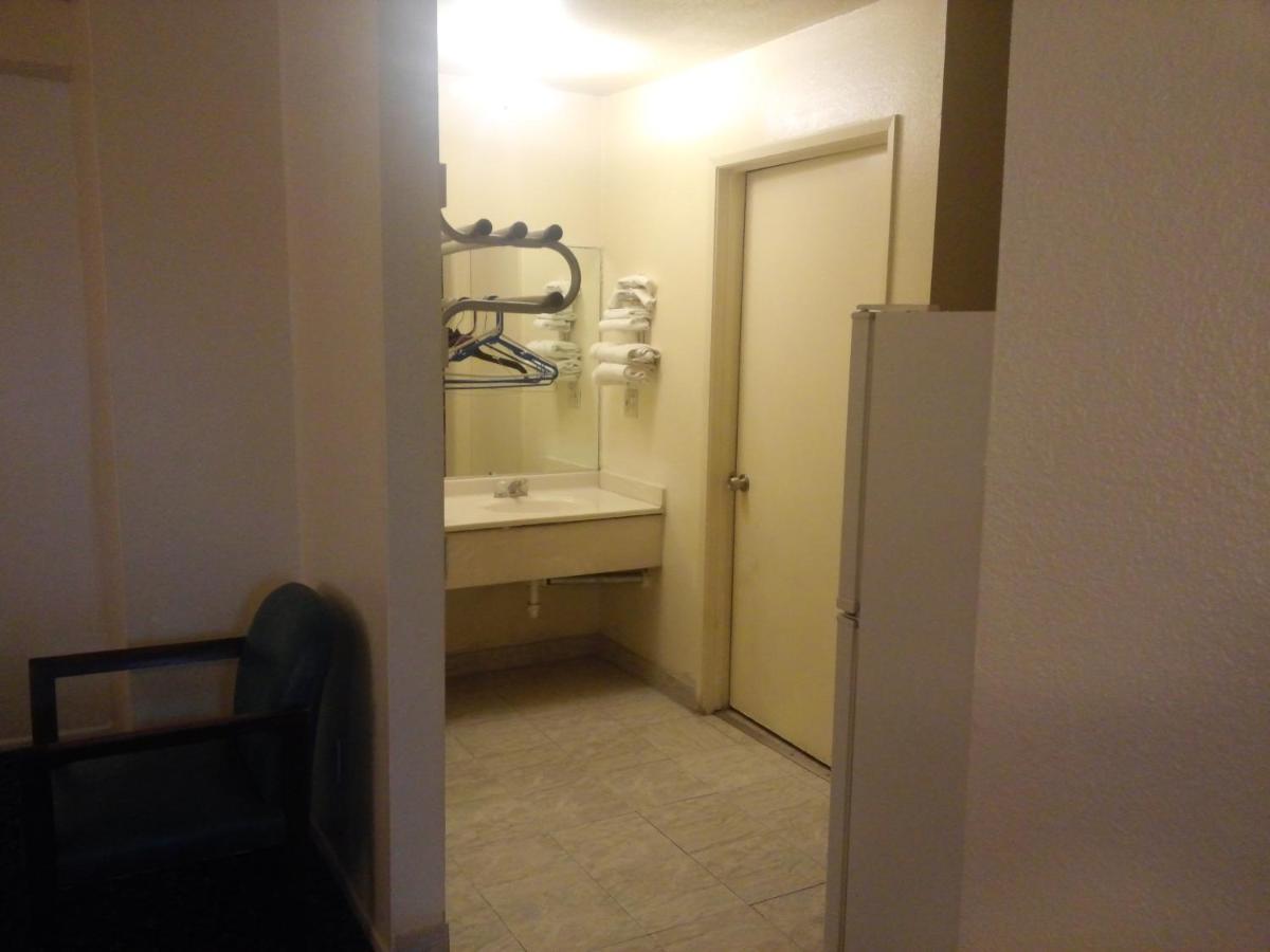 קובינה Evergreen Inn מראה חיצוני תמונה